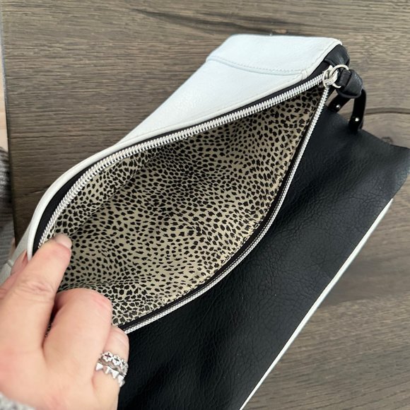 Black and white clutche - Picture 4 of 4